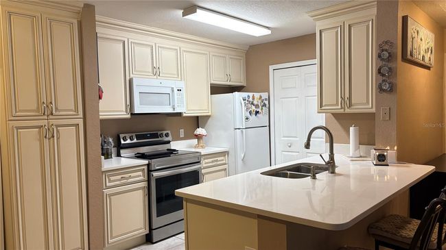 APT-7109 - 5471 Vineland Rd, Condo with 3 bedrooms, 2 bathrooms and null parking in ORLANDO FL | Image 6