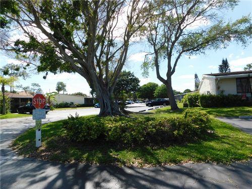 557-557 7th Pl, Vero Beach, FL, 32962-0724 | Card Image