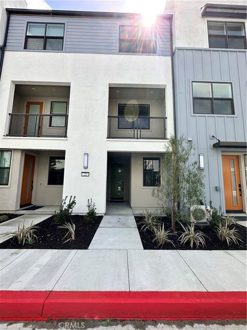 22-4076 E Luna Paseo, Ontario, CA, 91764-4707 | Card Image