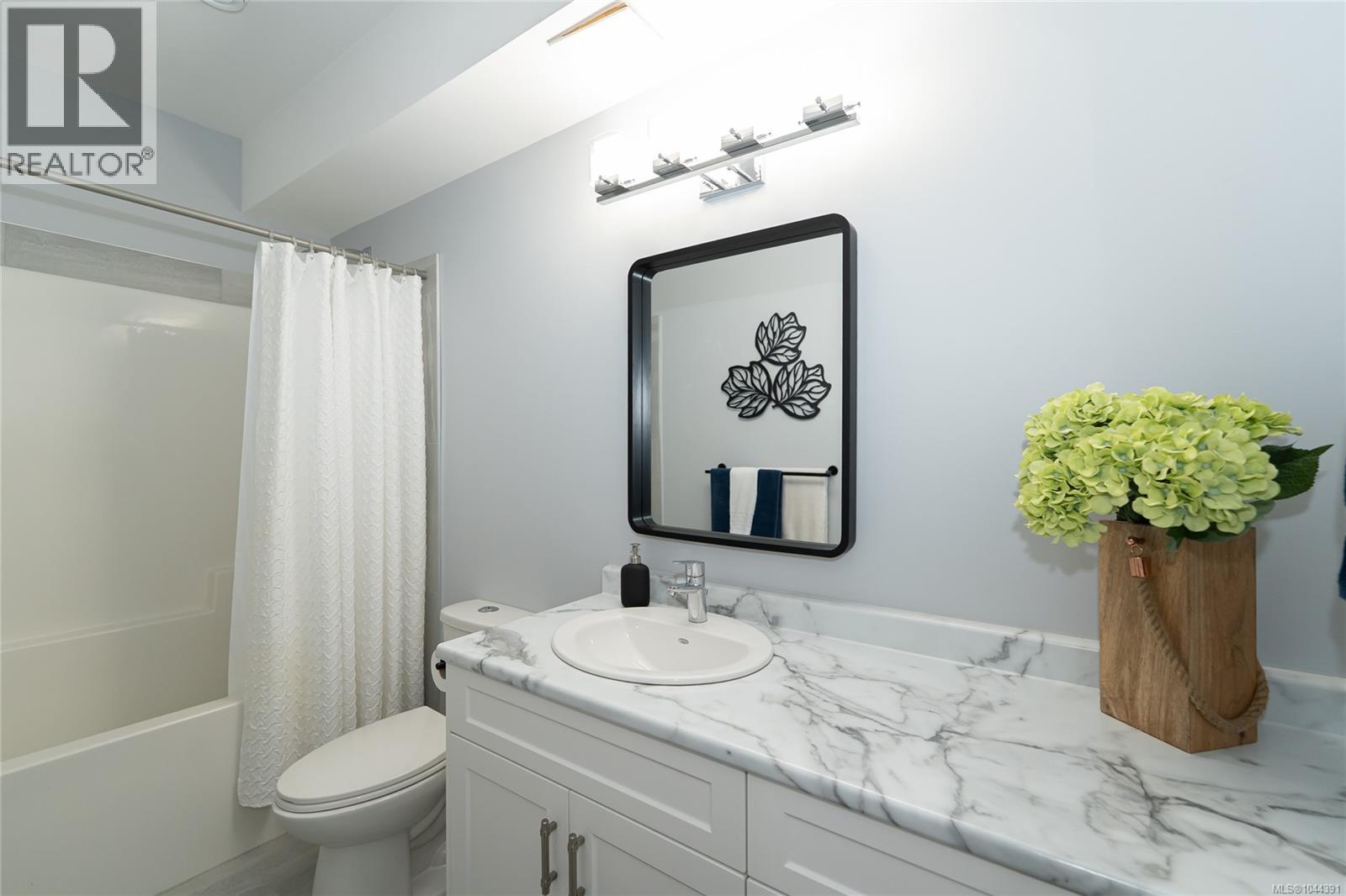 Residential in Cobble Hill 3
