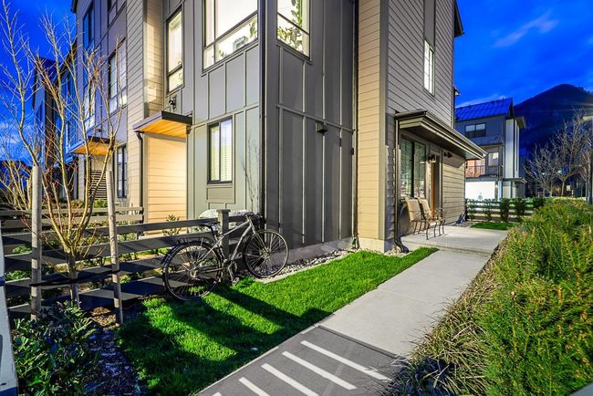 38023 Keel Way, Townhouse with 3 bedrooms, 3 bathrooms and 3 parking in Squamish BC | Image 4