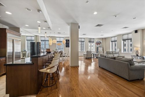 801-914 Main St, Houston, TX, 77002-6205 | Card Image