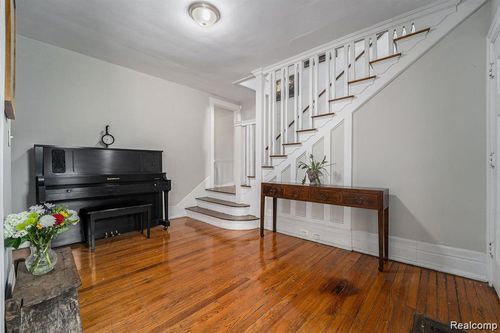 8123 E Lafayette St, Detroit, MI, 48214-2685 | Card Image