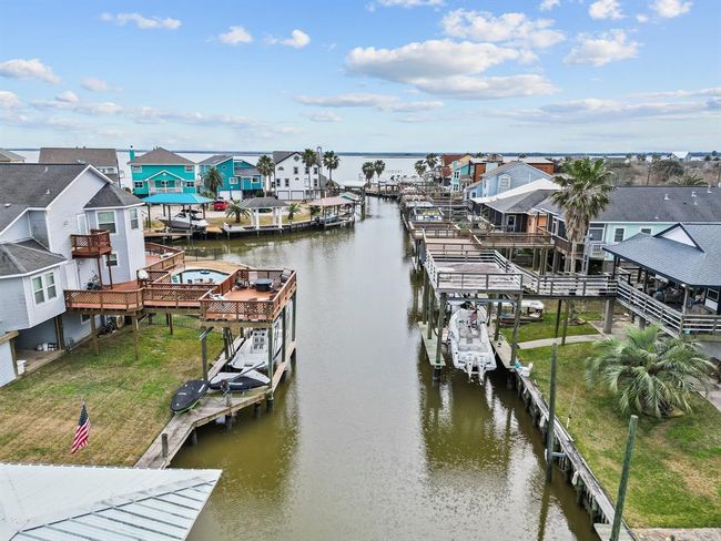 The canal goes directly out to the bay. What a beautiful view! | Image 25