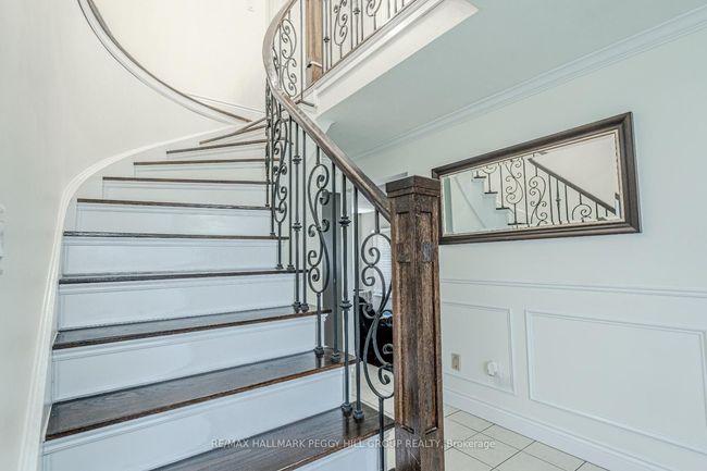 188 Kozlov St, House other with 4 bedrooms, 3 bathrooms and 3 parking in Barrie ON | Image 9
