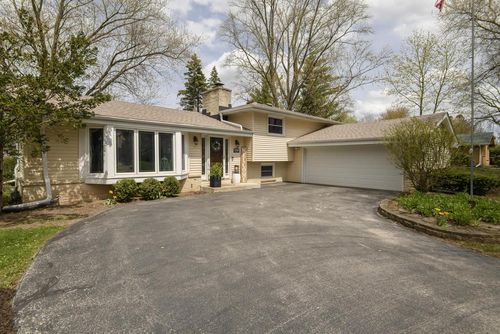 17900 Continental Drive, Brookfield, WI, 53045 | Card Image