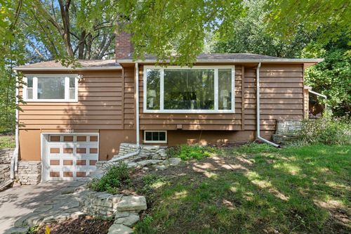 3516 Manor Dr, Golden Valley, MN, 55422-3830 | Card Image