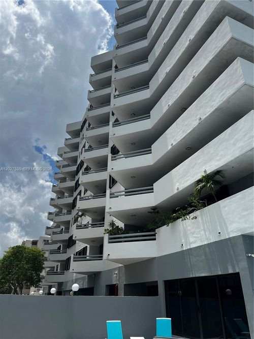 902-555 Ne 30, Miami, FL, 33137 | Card Image