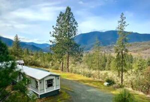1050 Wards Creek Rd, Rogue River, OR, 97537-4538 | Card Image