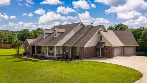 13 Agarita Cv, Conway, AR, 72032-8528 | Card Image