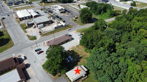 106 S Broadway St, Grove, OK, 74344-3206 | Card Image