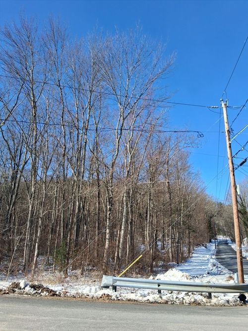 17 Maple St, Southampton, MA, 01073-9361 | Card Image