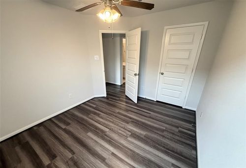 1807 Iris Knoll Ln, Pearland, TX, 77089-1728 | Card Image