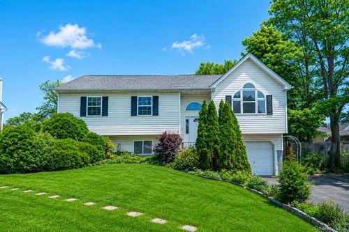 57 Woodycrest Dr, Farmingville, NY, 11738-2846 | Card Image