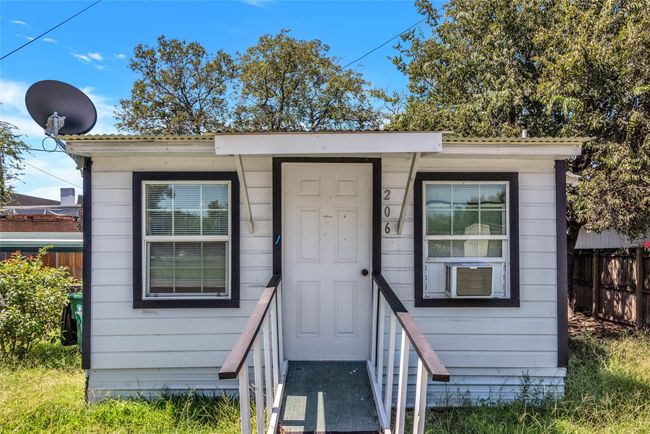 View of exterior entry | Image 25