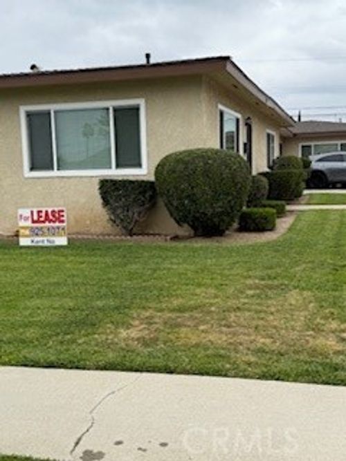 325 N College St, La Habra, CA, 90631-4719 | Card Image