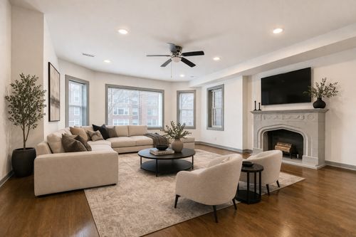 7953 S Essex Ave, CHICAGO, IL, 60617-7624 | Card Image