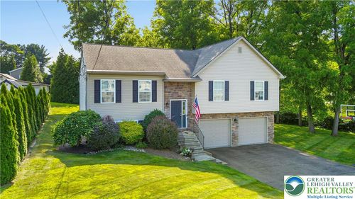 700 Oakwood St, Palmer Twp, PA, 18045-5231 | Card Image
