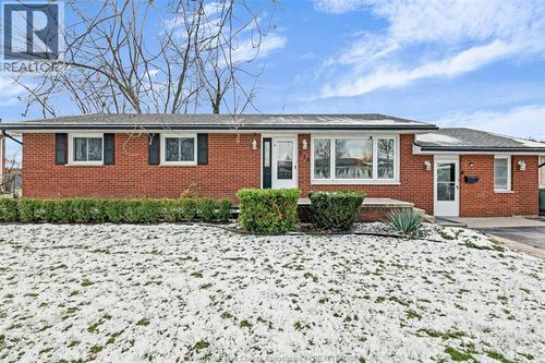 {{alt}} | Card Image