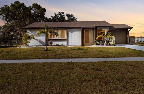5520 Kenwood Dr, North Port, FL, 34287-3003 | Card Image