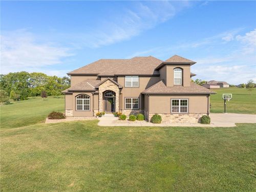 3200 S Colonial Dr, Grain Valley, MO, 64029-8528 | Card Image