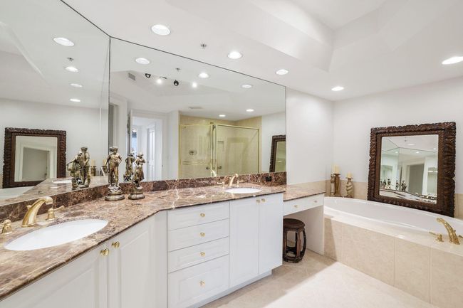 APT-1005 - 1060 Borghese Ln, Condo with 2 bedrooms, 3 bathrooms and null parking in NAPLES FL | Image 14