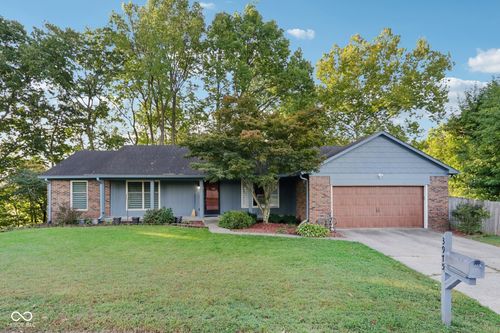 3975 Creekwood Dr, Greenwood, IN, 46142-7418 | Card Image
