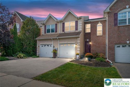 7077 Hunt Dr, Macungie, PA, 18062-9221 | Card Image
