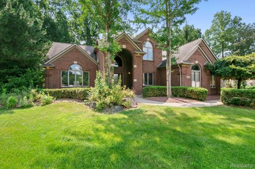 52018 Loon Ct, Shelby Twp, MI, 48315-6946 | Card Image