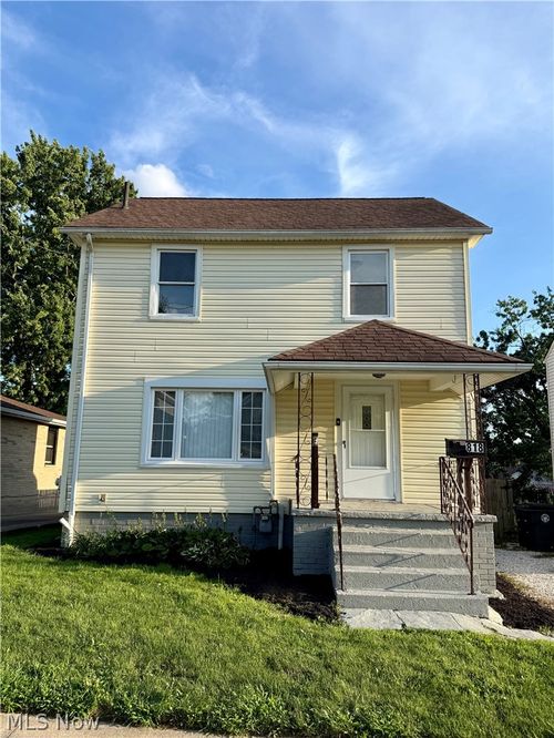 818 Saxon Ave, Akron, OH, 44314-3039 | Card Image