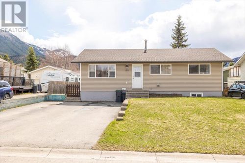 411 White Birch Cres, Sparwood, BC, V0B2G1 | Card Image