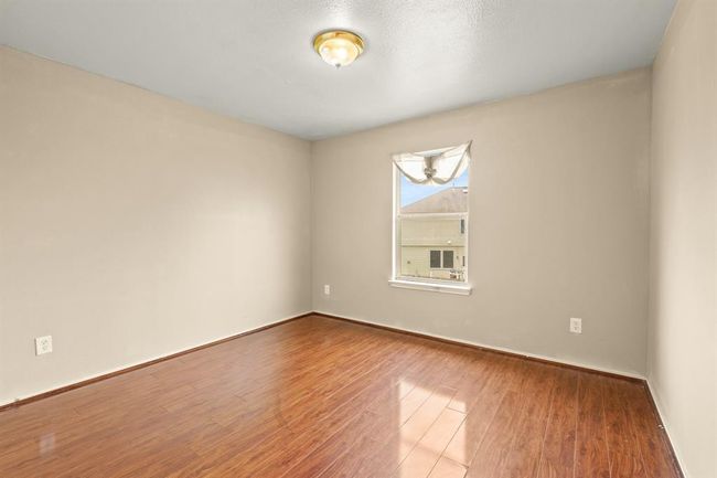 Upstairs Guest Bedroom (2) | Image 18