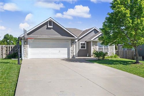 928 Bluestem Dr, Baldwin City, KS, 66006-4213 | Card Image