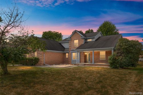 9110 Old Oak Dr, Grand Blanc, MI, 48439-8093 | Card Image