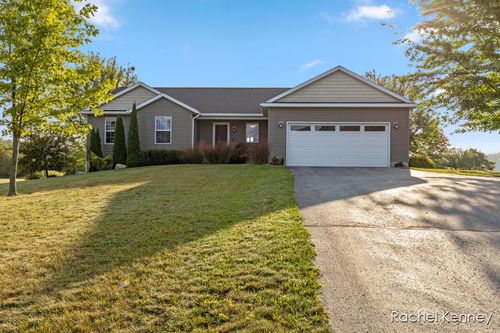 6101 Greenbriar Dr, Lowell, MI, 49331-8859 | Card Image