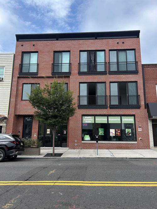 302-275 Broadway, Bayonne, NJ, 07002-2519 | Card Image