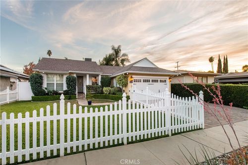 19148 Sylvan, Tarzana, CA, 91335 | Card Image
