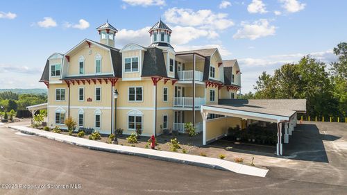 40 Zachery Way, Old Forge, PA, 18518-5501 | Card Image