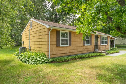 18 Saint Joseph Ct, Groton, CT, 06340-4815 | Card Image