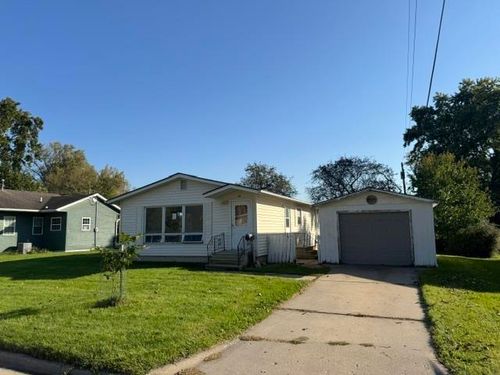 805 Decorah Ave, Decorah, IA, 52101-1431 | Card Image