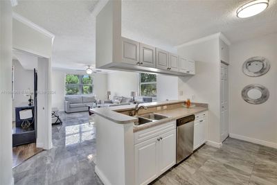 2216 - 17150 N Bay Rd, Condo with 2 bedrooms, 2 bathrooms and null parking in Sunny Isles Beach FL | Image 1