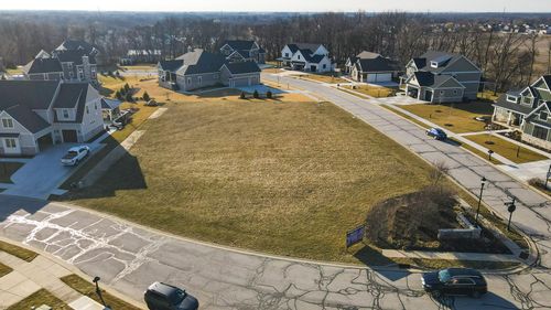 4105 Brigata Dr, Valparaiso, IN, 46385-8270 | Card Image