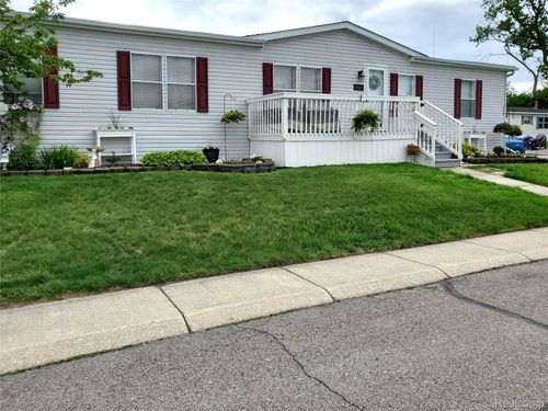 29403 Wedgewood, Flat Rock, MI, 48134-9672 | Card Image