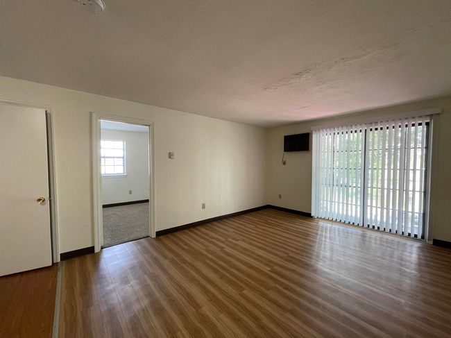 APT-22 - 11 Railroad Ave, Condo with 2 bedrooms, 1 bathrooms and null parking in Derry NH | Image 18