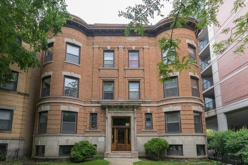 2s-4032 N Sheridan Road, Chicago, IL, 60613 | Card Image