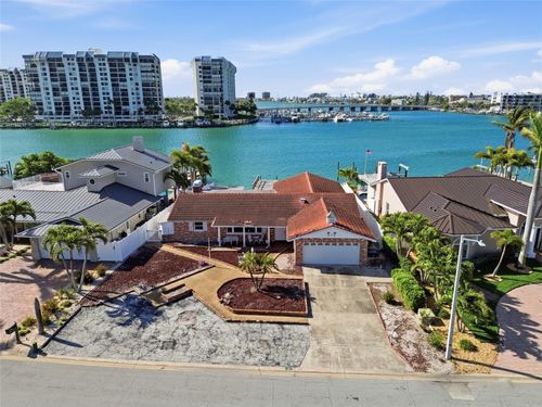 4 Bellevue Drive, TREASURE ISLAND, FL, 33706 | Card Image
