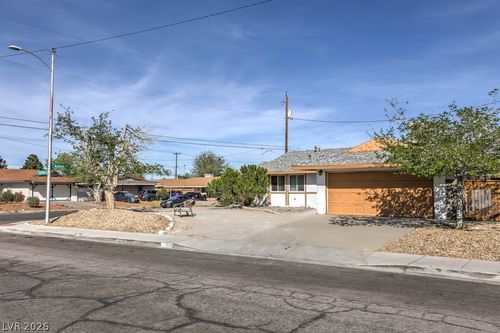 320 Gardenia Lane, Las Vegas, NV, 89107 | Card Image