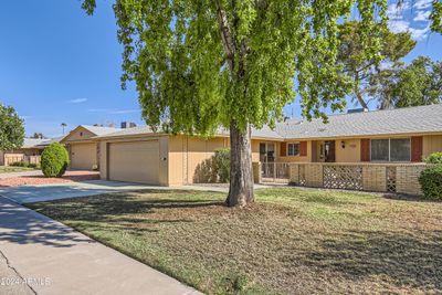 13605 N Redwood Drive, Home with 2 bedrooms, 2 bathrooms and null parking in Sun City AZ | Image 2