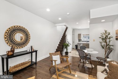 902 Emily St, PHILADELPHIA, PA, 19148-2304 | Card Image