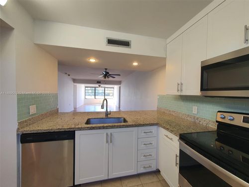 apt-205-3521 Village Blvd, West Palm Beach, FL, 33409-7443 | Card Image